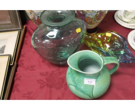 AN ART GLASS BOWL TOGETHER WITH A GLASS VASE AND A DECO STYLE JUG