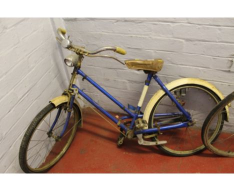 A GIRLS VINTAGE 'HOPPER & CO' BICYCLE