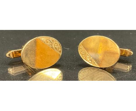 A pair of oval 9ct gold cufflinks, C G &amp; S, Birmingham 375 import marks, 10.5g, cased