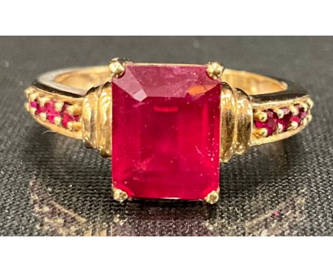 A 9ct Gold African Ruby Ring;set with a 2.40ct rectangular step cut african ruby and four melee round brilliant cut rubies on