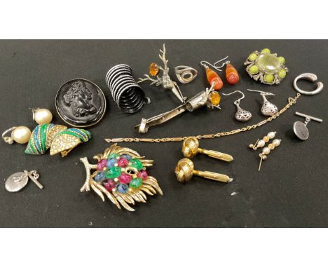 A selection of Jewellery to include a Dublin Irish Silver ring, a pair of Wedgwood Faw Silver Cameo Cufflinks, a "MIRACLE" br