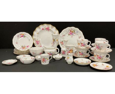 Royal Crown Derby, ‘Derby Posies’ pattern cups and saucers, plates, trinket dishes, cake plate, etc;  Royal Pinxton Roses wav