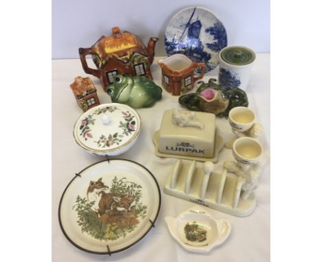 Box of assorted ceramic pieces. To include Cottage Ware, Lurpak items & frogs. 