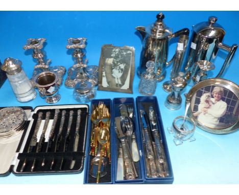 A cased set of 6 silver handle king's pattern tea knives; a silver pepper grinder; silver plate and cutlery