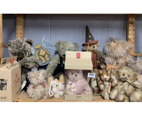 A quantity of Stieff, Hermann and Merrythought bears.