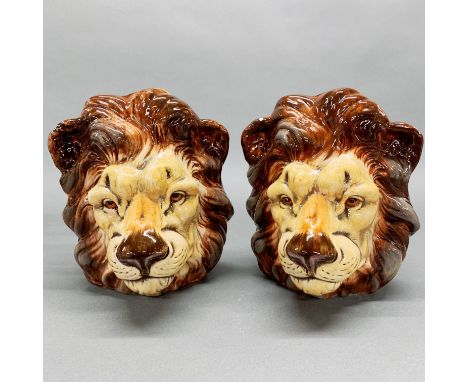 A pair of ceramic lionhead vases/planters, H. 22cm.