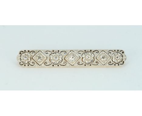 18 K Gold. Sehr fein gearbeitete Stabbrosche mit großzügigem Diamantbesatz in Altschliff von zus. 0,60 ct, Farbe G, vvsi 2. N