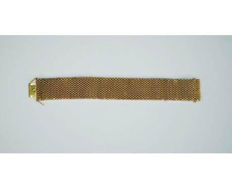 18 K Gelbgold, gestempelt und mit italienischer Juwelierpunze versehen. Aufwändig und fein geflochtenes Armband mit Sicherhei