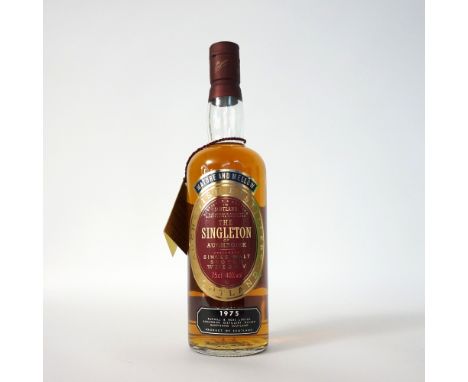 SINGLETON 1975
An early bottle from the Auchroisk Distillery of the Singleton 1975 Vintage single malt scotch whisky.  75cl. 