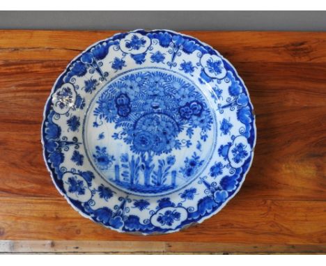 DUTCH 18th CENTURY FLORAL TREE PATTERN BLUE &amp; WHITE DISH (35cm diameter) 