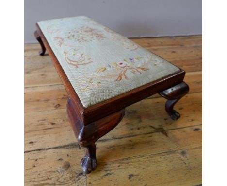 VICTORIAN MAHOGANY FRAMED TAPESTRY FOOT STOOL ON CABRIOLE LEGS WITH CLAW FEET (86cm long, 40cm wide) 