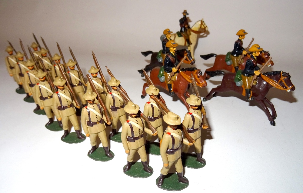 Boer War In The Britains Style Four Boer Cavalry With Officer, Sixteen 