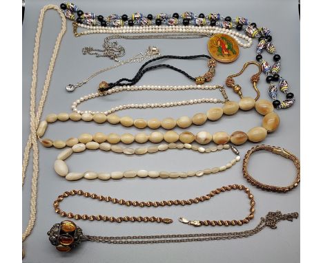 A Lot of three vintage pearl necklaces, various necklaces, a Russian tiger eye hand painted pendant, porcelain bead pendant, 