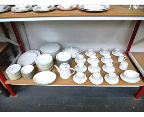92 PIECE NORITAKE COURTNEY TEA AND DINNER SERVICE