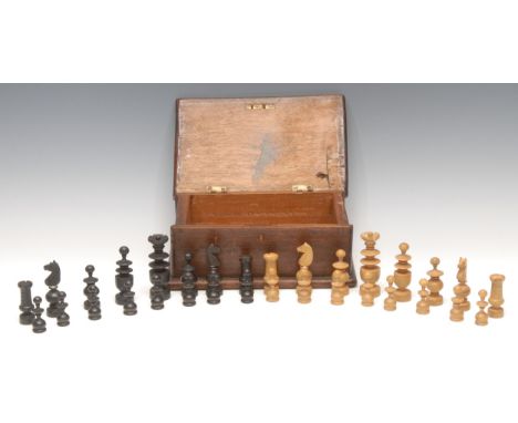 A boxwood and ebonised Regence pattern chess set, the Kings 7.5cm high 