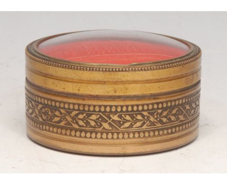 A Continental gilt metal circular snuff box, the push-fitting cover mounted with an intaglio impression of the Colosseum, Rom