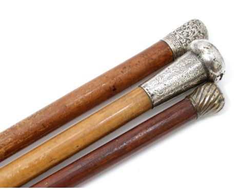 A George V silver mounted walking stick, the substantial pommel engraved with scrolling foliage, malacca cane, 88cm long, Lon