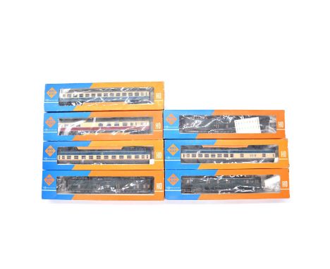 Roco HO gauge model railway passenger coaches, seven DB, including ref 4293 (x3); 4257; 4256; 4270; 4258, all boxed. Qty: 7