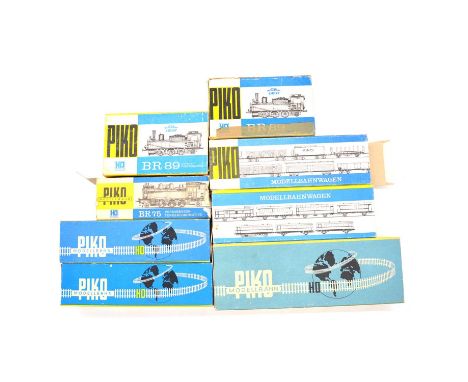 Piko HO gauge model railways, including BR 75 locomotive; BR 89 locomotive (x2); and five rolling-stock, all boxed.Qty: 8