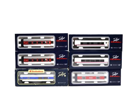 Electrotren HO model railway passenger coaches, six including 3325, 3326, 3327 Talgo III RD Grandes Lineas; 3236, 3238 Coche 