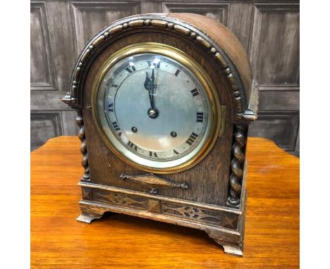 OAK CASED MANTEL CLOCK