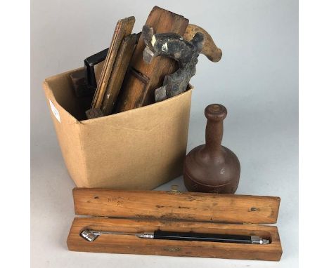 GROUP OF VINTAGE TOOLS AND INSTRUMENTS, including a wood plane, rules and other items