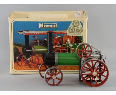 Mamod Traction Engine T.E.1a boxed as new, mint condition, complete with vapourising spirit lamp, filler funnel, and detachab