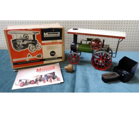 Mamod Traction Engine complete with varporising spirit lamp filler funnel, detachable steering ectension and full instruction