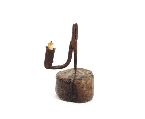 A primitive late 17th/early 18th Century wood and iron rush light, 8cm high