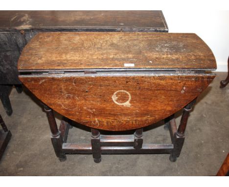 An Antique oak gate leg dining table, 80cm wide