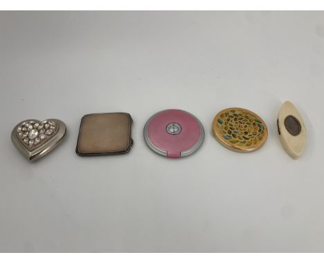 A collection of five vintage tone compacts. Dia.8cm (largest) 