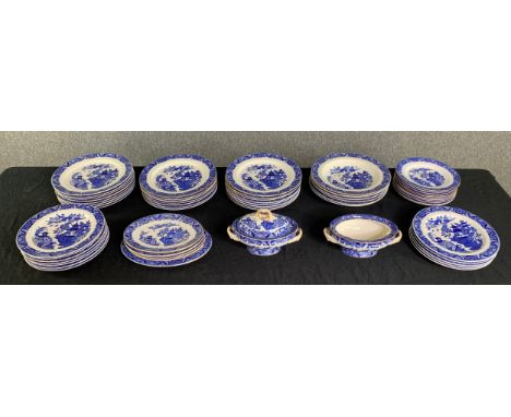 A collection of Royal Worcester blue and white willow pattern dinner plates etc. Dia.26cm (largest) 