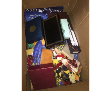 Box with hip flask, bottle opener sets, a watch etc 