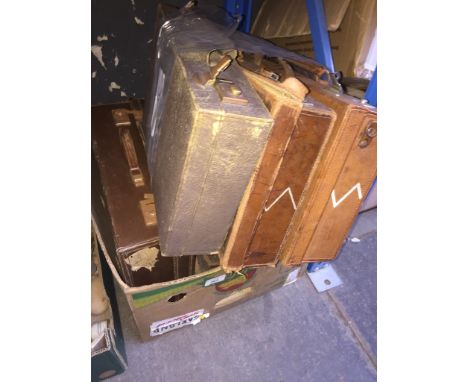 4 small vintage suitcases, a leather briefcase and a Gladstone type bag. 