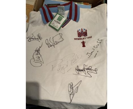 West Ham Football Memorabilia Box: Books, early Hammers News, programmes, programme inserts and a few 1966 World Cup items. C
