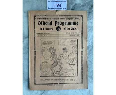 1926 - 1927 Tottenham v Sunderland Football Programme: Division 1 matches in good condition with no team changes. Slight tear