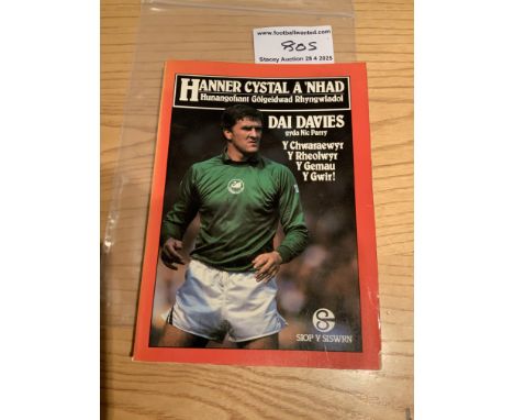 Dai Davies Signed Football Book: Soft cover book in Welsh signed by the Wales International player. Davies played for Everton