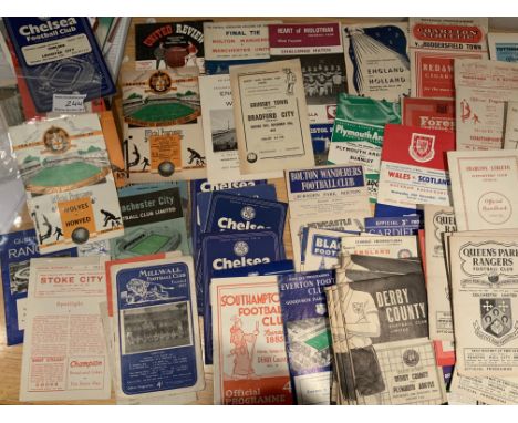 1950s + 1960s Football Programmes: Varied lot from the late 50s and early 60s in good condition. Includes 60/61 Manchester Un