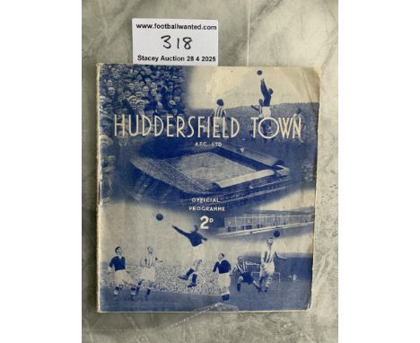 38/39 Huddersfield Town v Aston Villa Football Programme: Very good condition Division One programme with no team changes. Ha