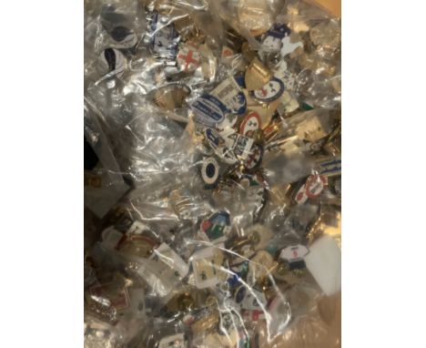 Tottenham Football Badge Collection: Large quantity of pin badges including a boxed set of 23. 120 ltd edition of 50 badges s