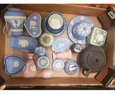 A collection of Wedgwood jasperware items to include table lighter, pink jasper vases etc (1 tray). 