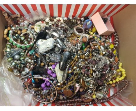 Large quantity of vintage and modern costume Jewellery 