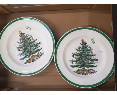 9 x Spode 'Christmas Tree' patterned dinner plates 