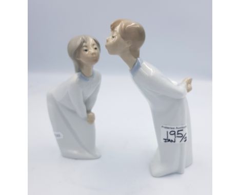 Two Lladro figures depicting a boy and a girl, height of tallest 20cm (2) 