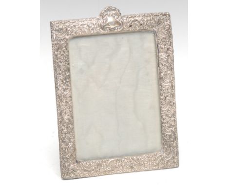 An Art Nouveau silver easel photograph frame, blank cartouche to cresting, the aperture 13.5cm x 9.5cm, Birmingham 1900.