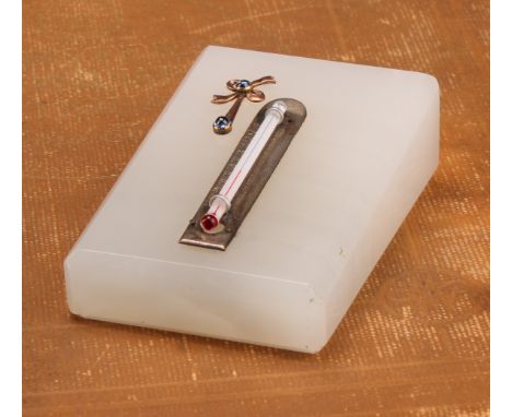 An early 20th century sapphire set gold and silver mounted onyx combination desk weight and thermometer, 8cm long, retailed b