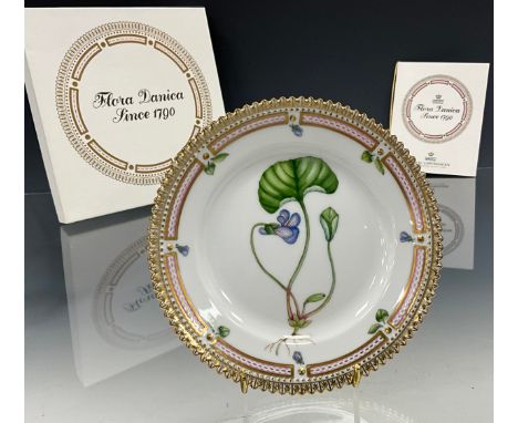 Royal Copenhagen Flora Danica hand painted plate Jasione Montana 19cm dia, printed marks, boxed