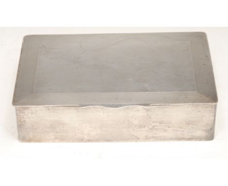 An Elizabeth II silver cigarette box, the hinged cover with engine turned borders, serpentine thumbpiece, cedar wood lined, E