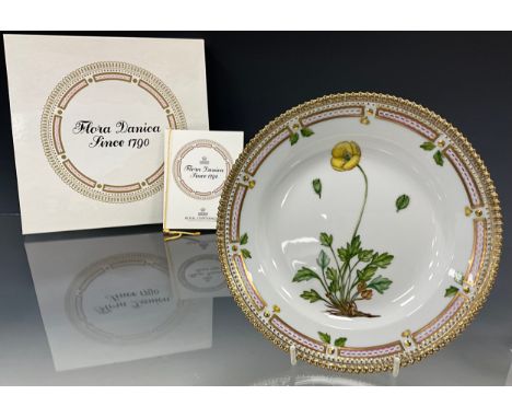 Royal Copenhagen Flora Danica hand painted plate, Papaver Nudicaule 19cm dia, printed marks, boxed