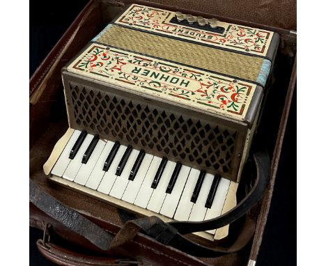 A small Hohner Student 1 accordion, 22 keys, cased